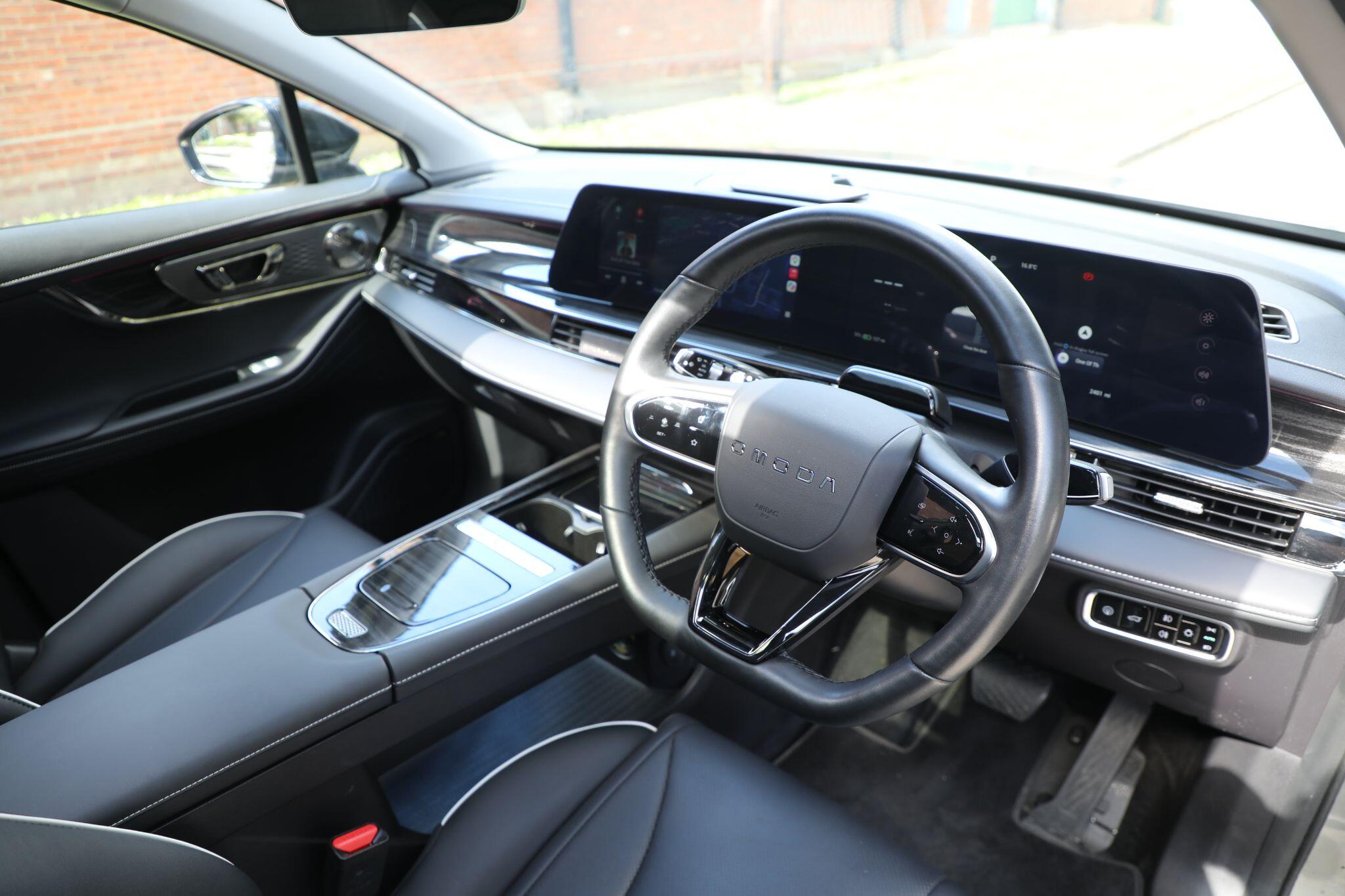 Large vehicle image